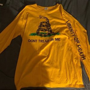“DONT TREAD ON ME” long sleeve shirt. Medium